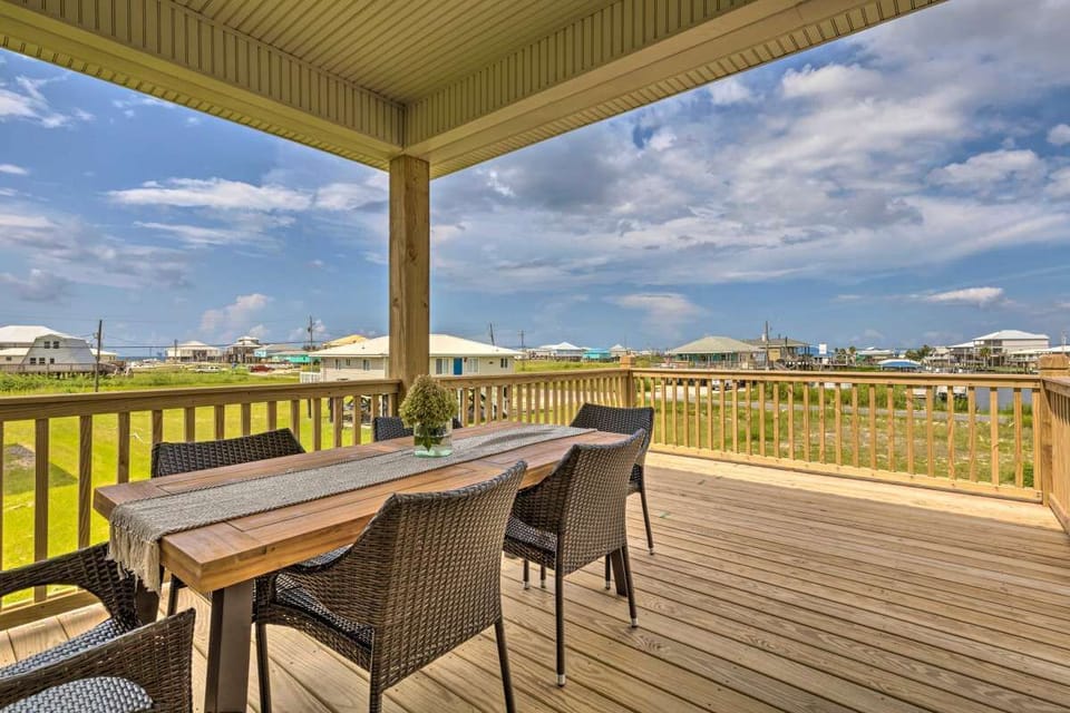 Enjoy a cup of coffee or cold beverage on the patio. Enjoy the sea breeze!