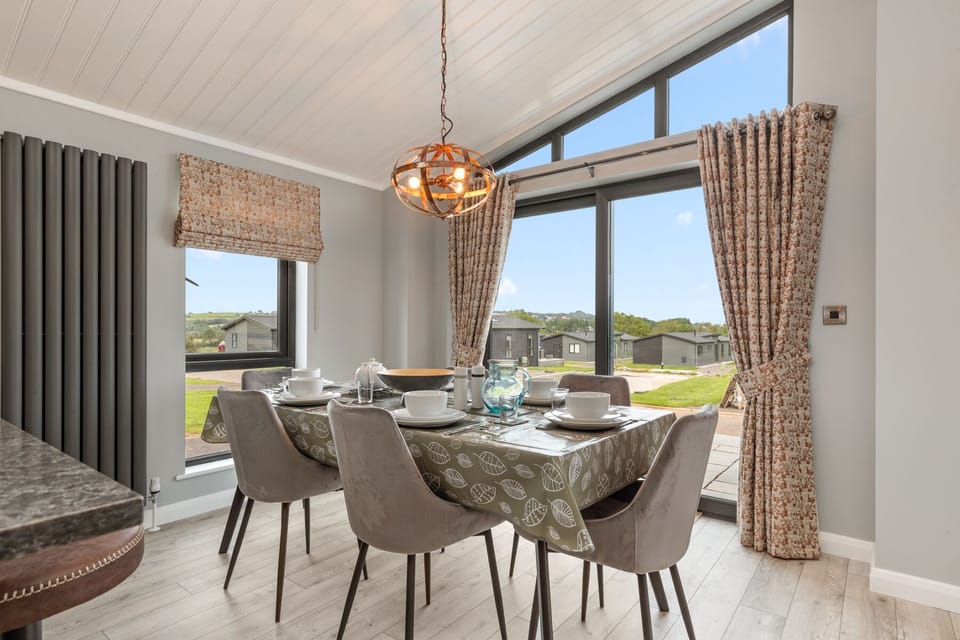 Luxury Lodge, Hot Tub, Pet Friendly