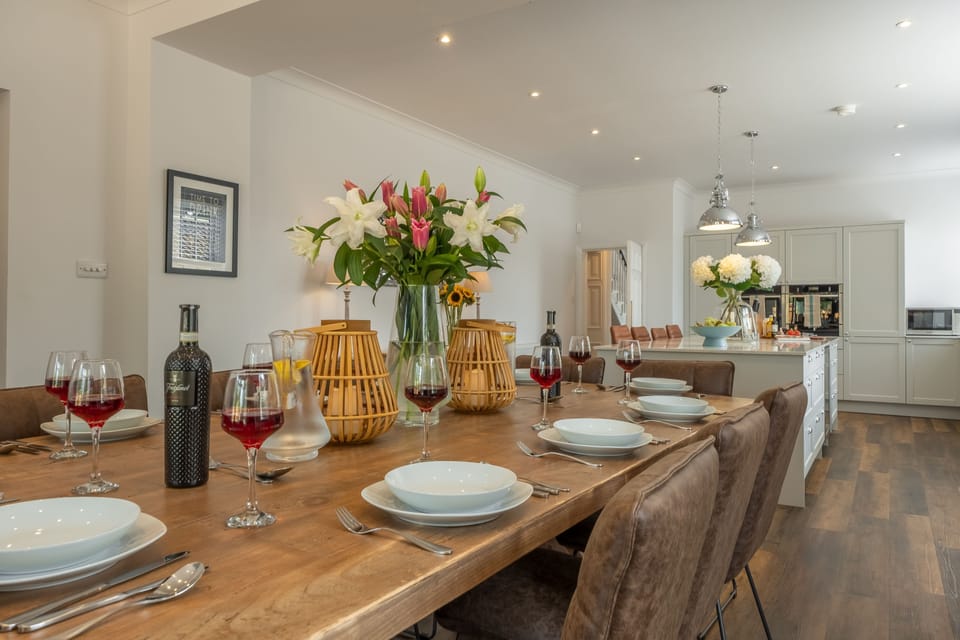 Ground floor: Spacious dining kitchen