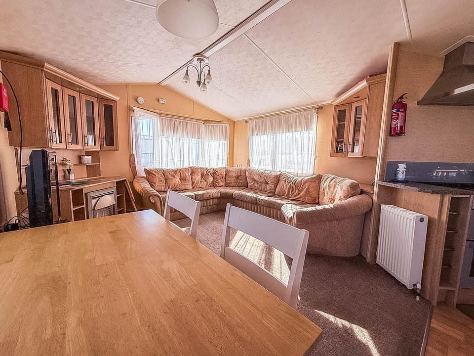 The base of this classic caravan is its wonderfully spacious open-plan lounge and dining area, designed for connection and comfort. Relax together after a day of adventure on the Suffolk coast.