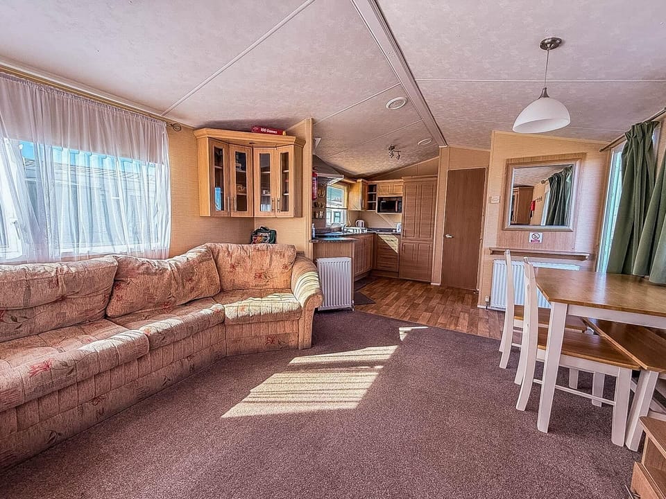 Book the perfect base for your 2026 UK stay today. Lowestoft provides an ideal setting for creating lasting memories, with sandy beaches and family-friendly activities that everyone will enjoy.