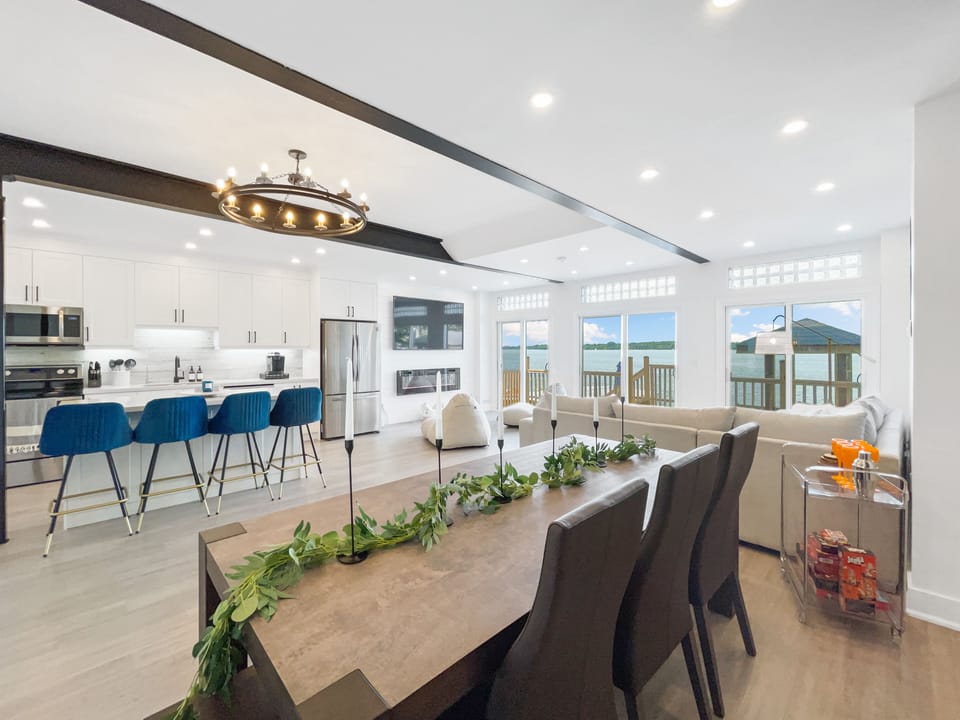 Open concept main floor