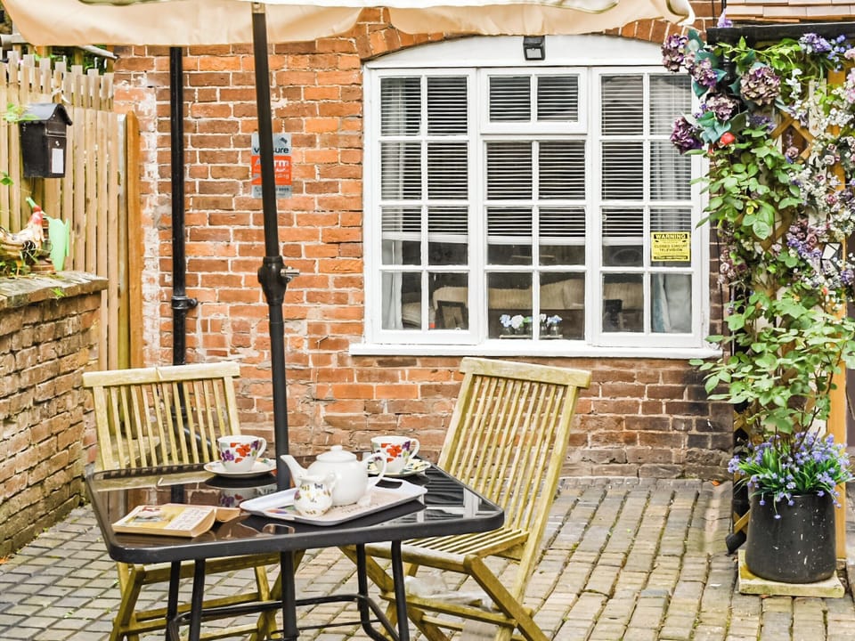 Sitting-out-area | Lower West, Knighton-on-Teme, Tenbury Wells
