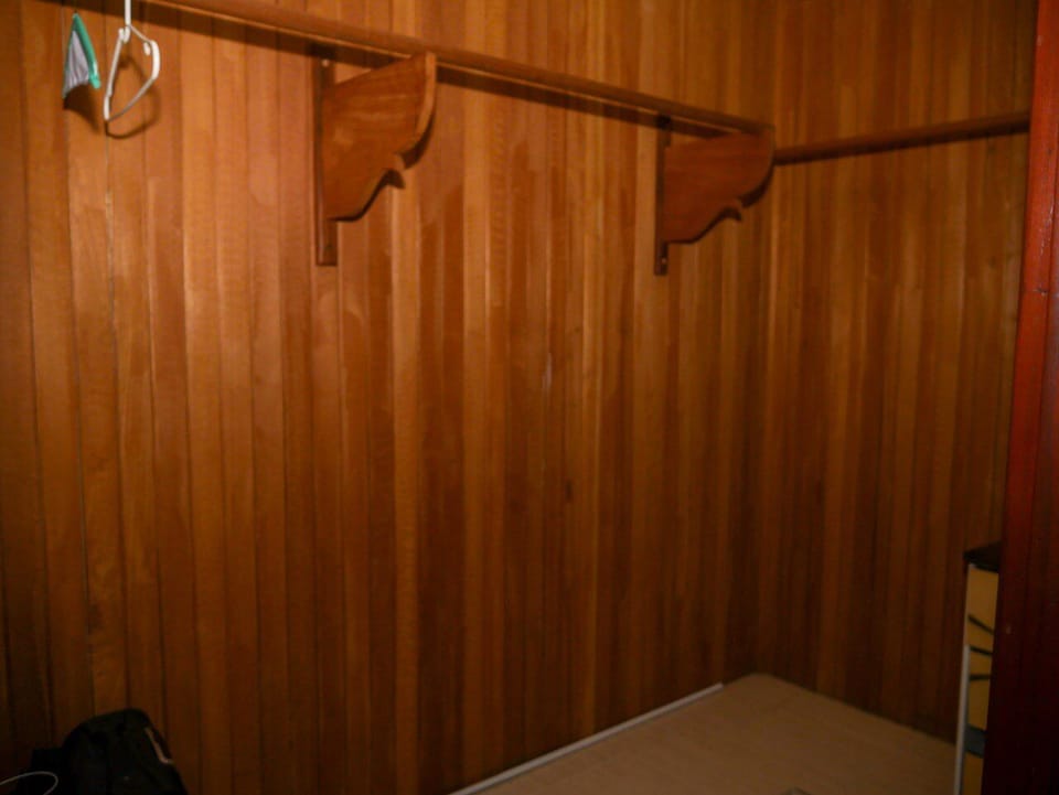 Master Bedroom Cedar Wood Walking Closet
