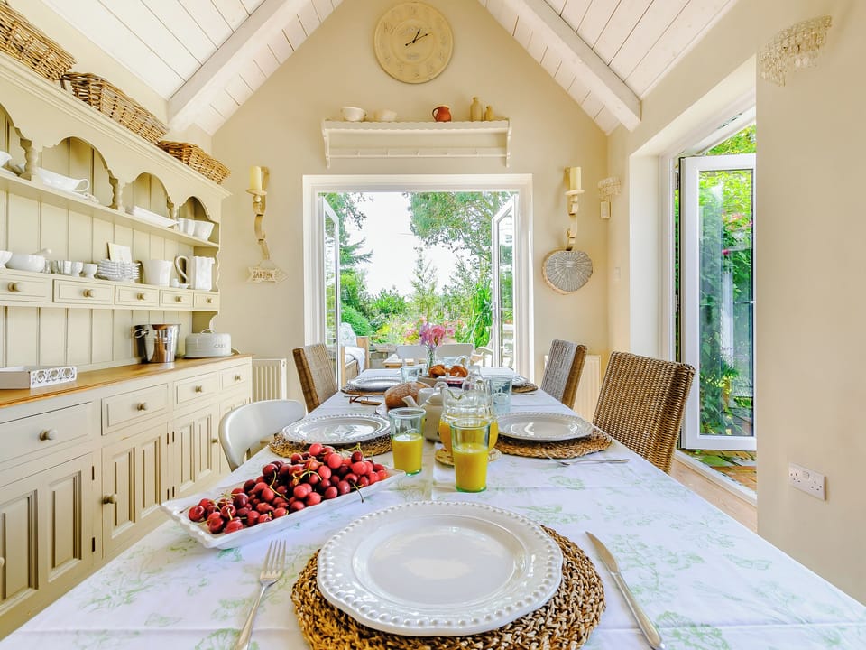 Dining room | Poppy&rsquo;s Cottage, Faversham