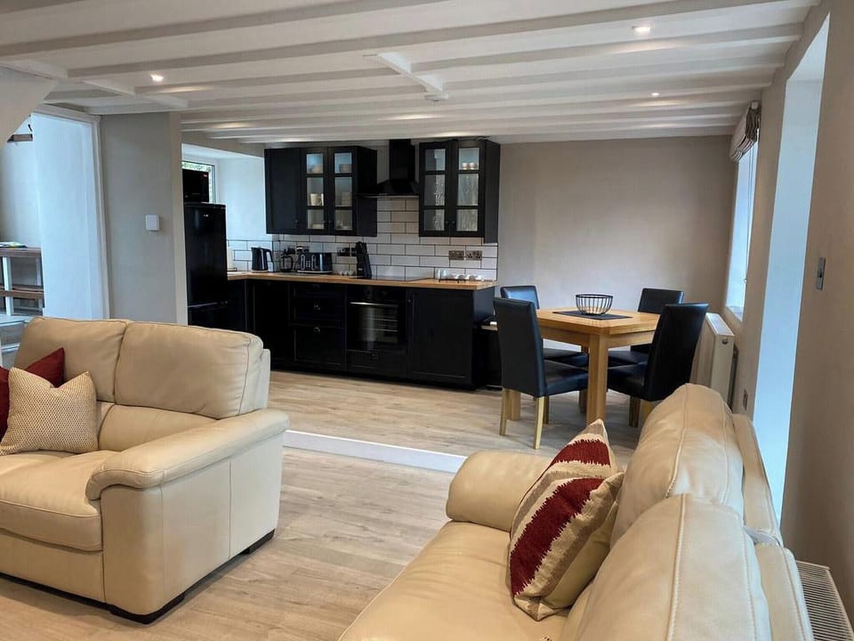 Open plan living space | Neigwl View, Llaniestyn