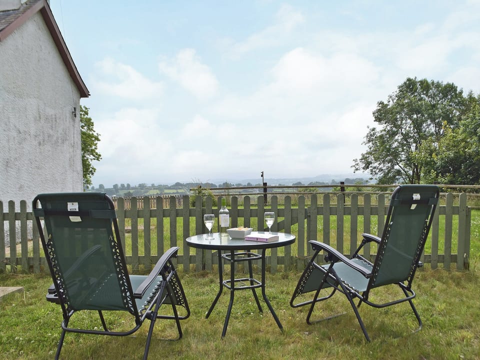 Sitting-out-area | Bwlchgraig Fach - Bwlchygraig Cottages, Bwich-llan, near Lampeter
