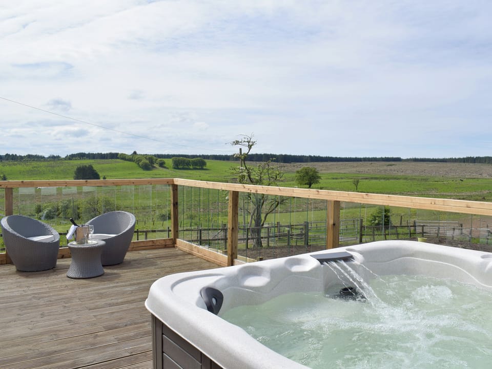 Hot tub | Chaff House - Laigh Hapton, Darvel