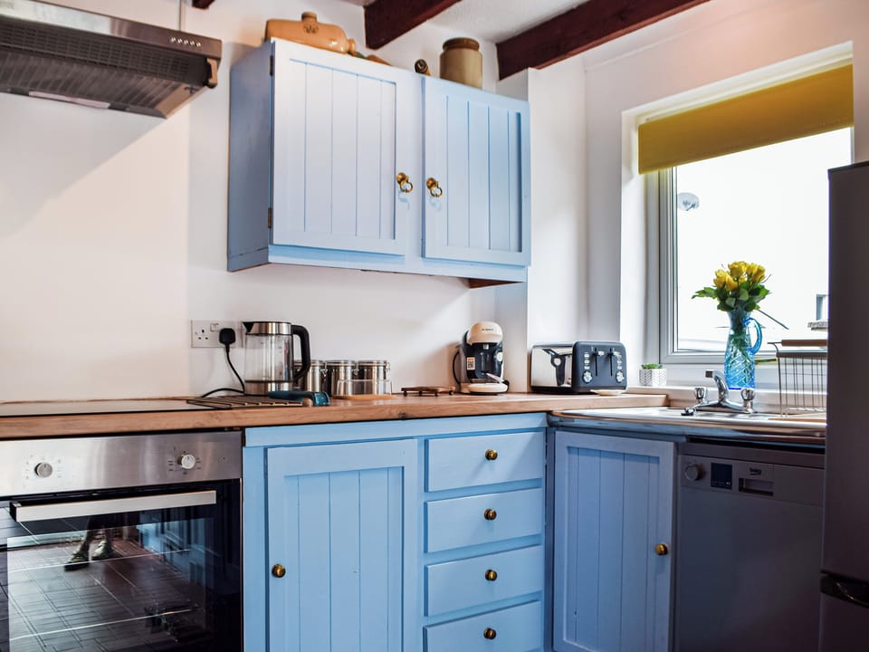 Kitchen | Ty Lewis Cottage, Pwll near Llanelli