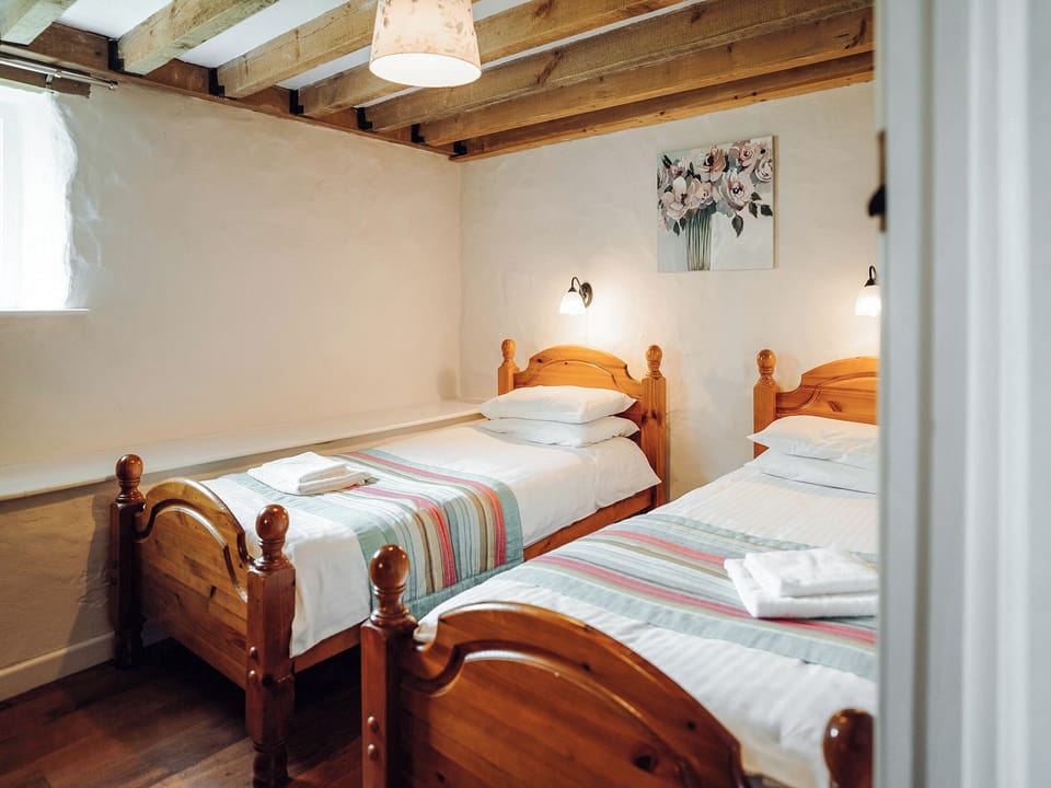 Twin bedroom | Flemish Cottage - Celtic Haven Resort, Lydstep, near Tenby