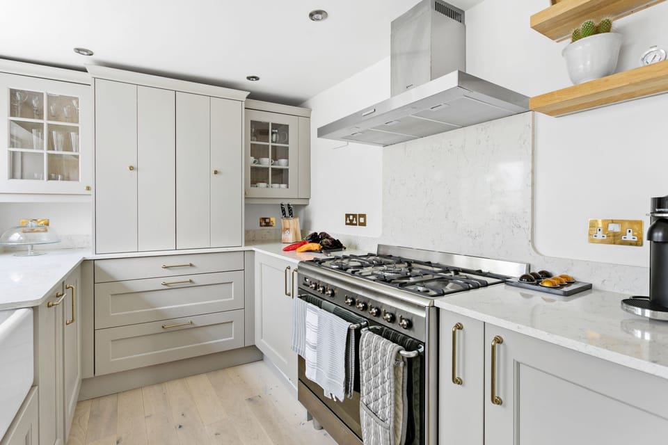 Kitchen with coffee machine, dishwasher - 1 Quayside