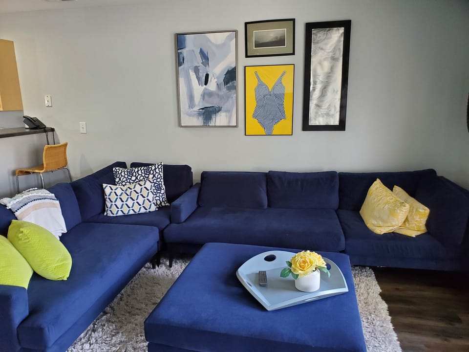 Spacious lounging 