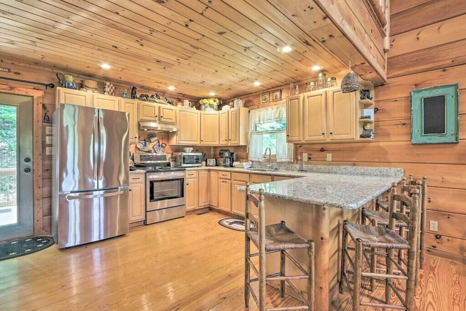 Kitchen | Breakfast Bar