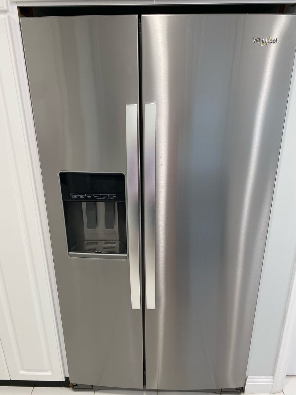 Full size new refrigerator with filtered water and ice maker 