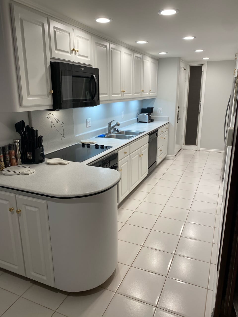 View of the full kitchen