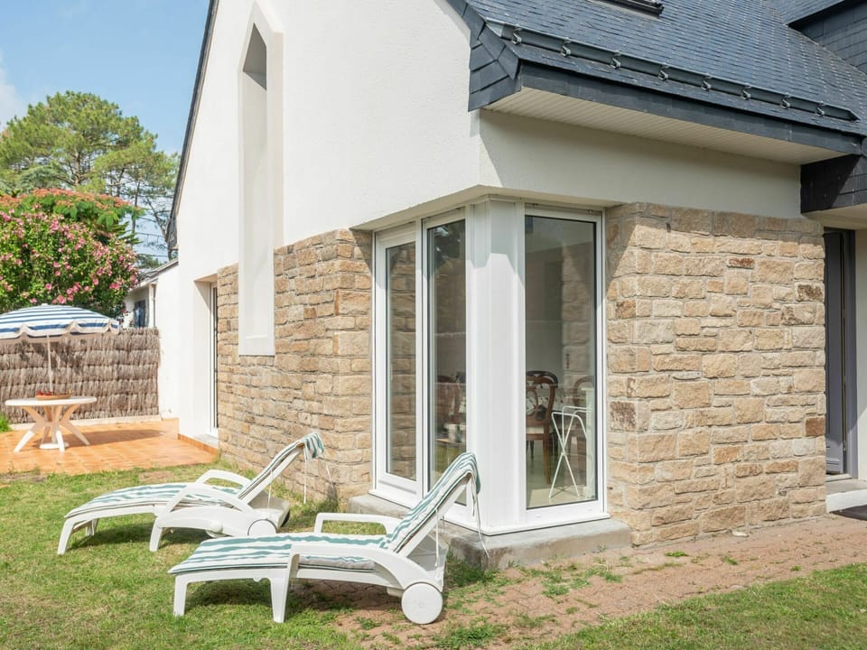 Plant, Property, Building, Window, Wood, Shade, Outdoor Furniture, Land Lot, Grass, Tree