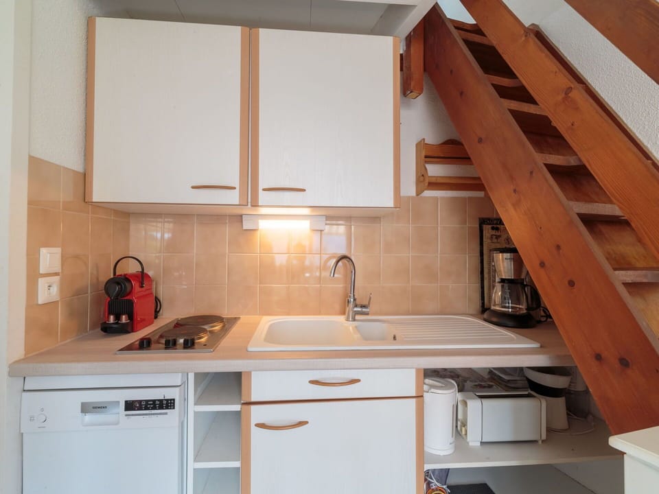 Kitchen Sink, Cabinetry, Sink, Countertop, Property, Tap, White, Building, Kitchen, Kitchen Stove