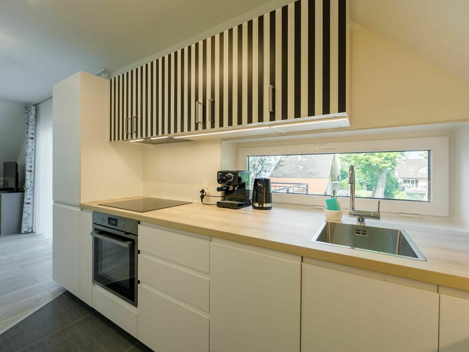 Cabinetry, Kitchen Sink, Countertop, Sink, Kitchen, Building, Wood, Interior Design, Tap, Floor