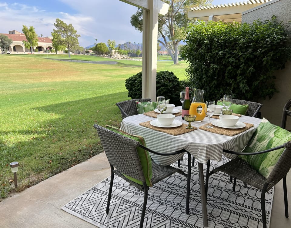 Time to eat! 🍽  Pour yourself a mimosa 🥂while enjoying the view!