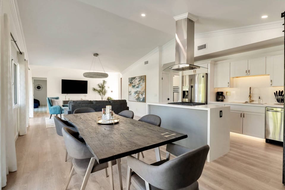 Great overall open layout perfect for entertaining!
