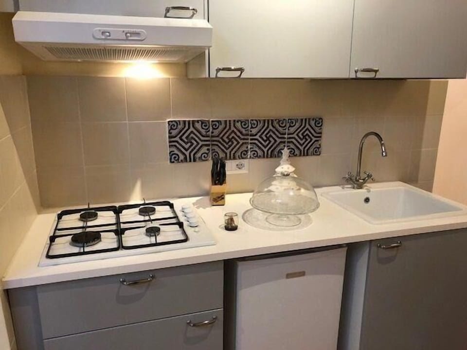 Kitchen area. kitchen