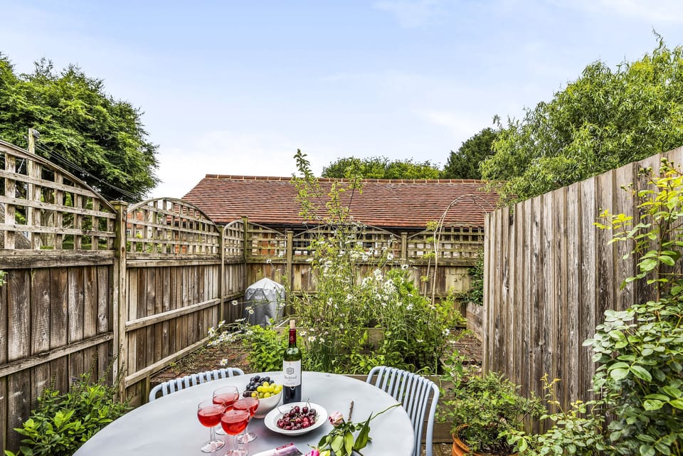 The pretty courtyard garden