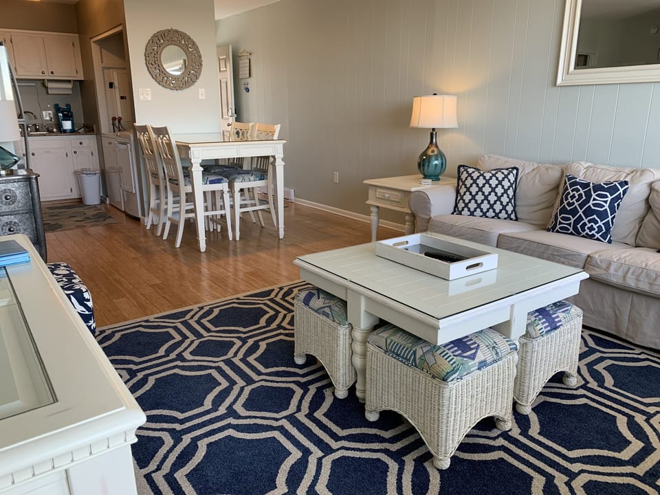 Bamboo floors, stainless steel appliances 