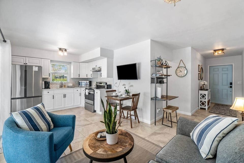 This little space has it all.  Do you need to do a little work while away?  The hall "welcome center" is the perfect spot to set up shop.  Bonus is the view while you work.  There is so much light that comes through those sliding glass doors. 