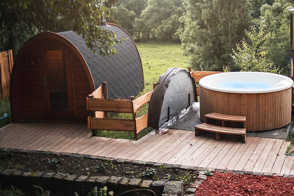 Outdoor spa tub