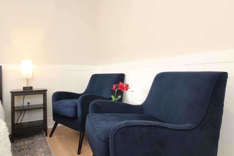 Master Sitting Area - great for morning coffee and mountains