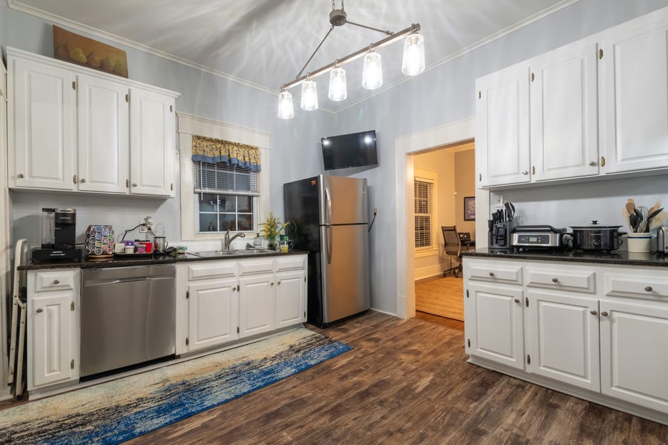 Kitchen, Keurig Coffee Maker, Crockpot, Blender