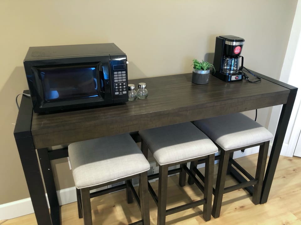 kitchenette (downstairs)