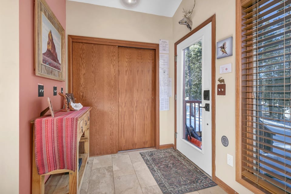 The inviting entryway immediately makes you feel welcome.