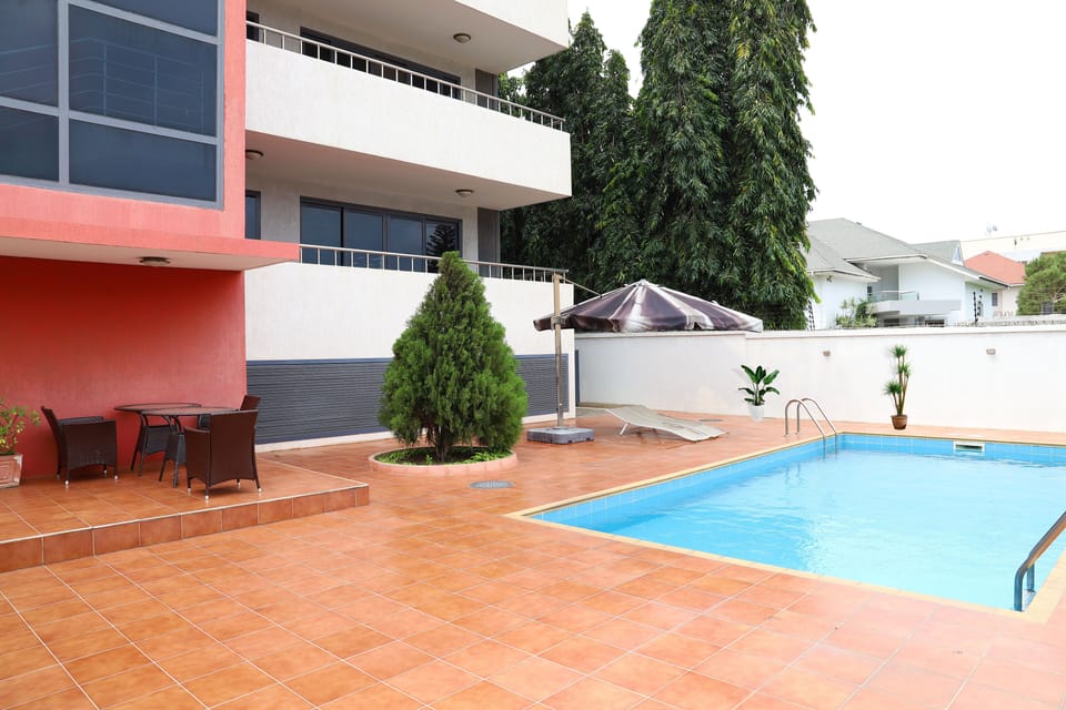 Awesome pool and outdoor chilling area. Includes huge umbrella! Pool is 5ft deep