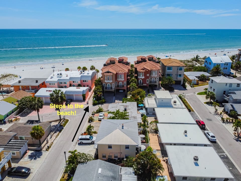 100 steps to the beach - no crossing Gulf blvd!