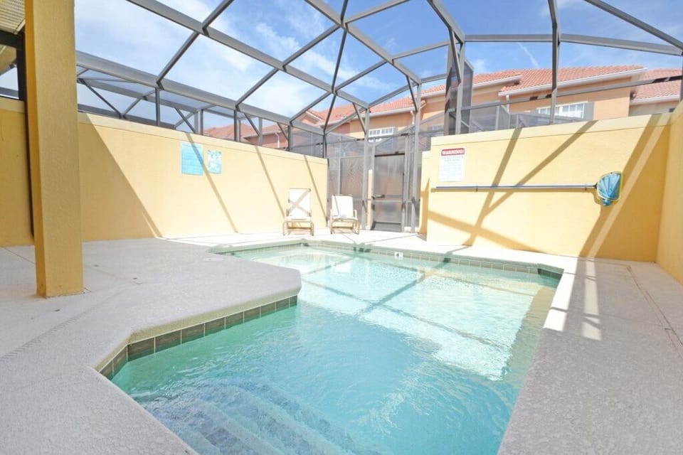 Screened in Pool