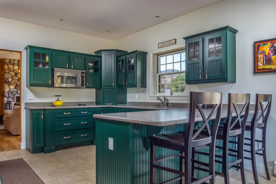 Brownie- Comfy Modern Ranch Home w/Hot Tub (194)