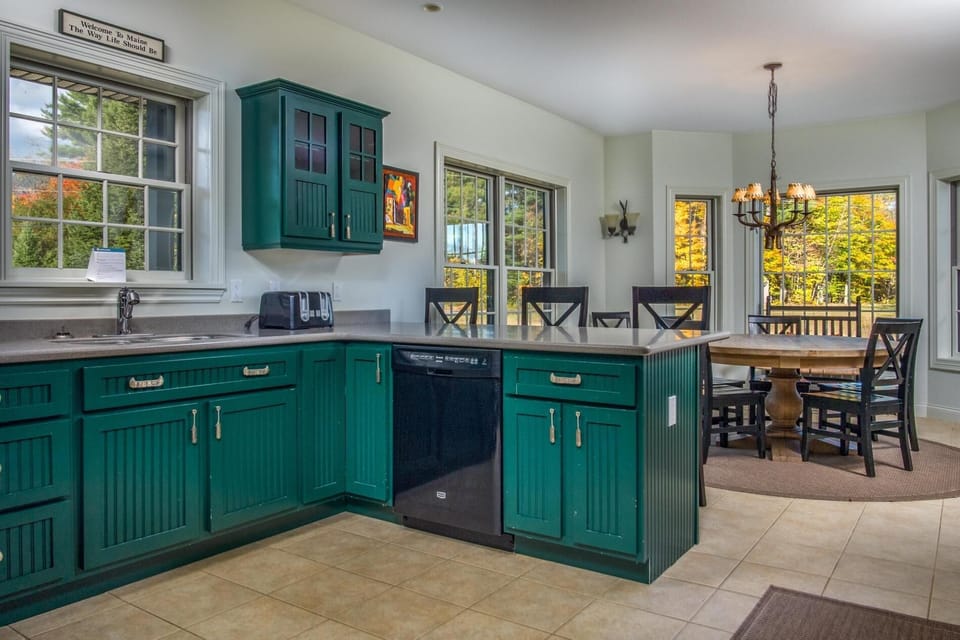 Brownie- Comfy Modern Ranch Home w/Hot Tub (196)