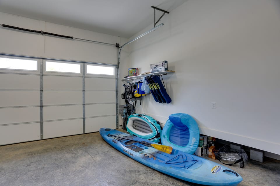 Garage | Paddleboard | Life Vests | Beach Chairs