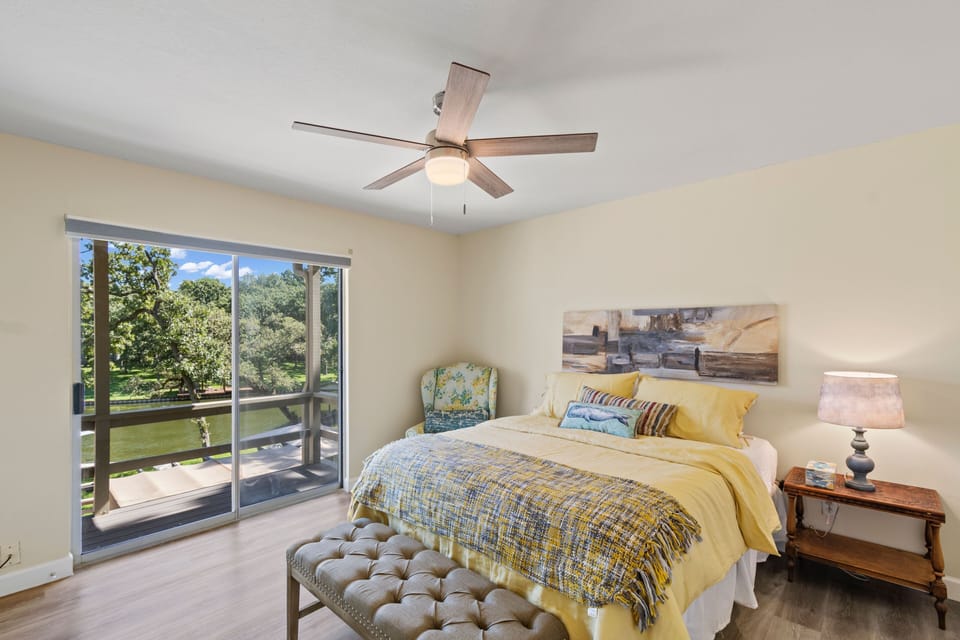 Upstairs Bedroom with Foam memory mattress