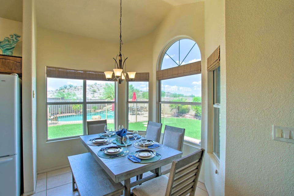 Kitchen | 6-Person Dining Table