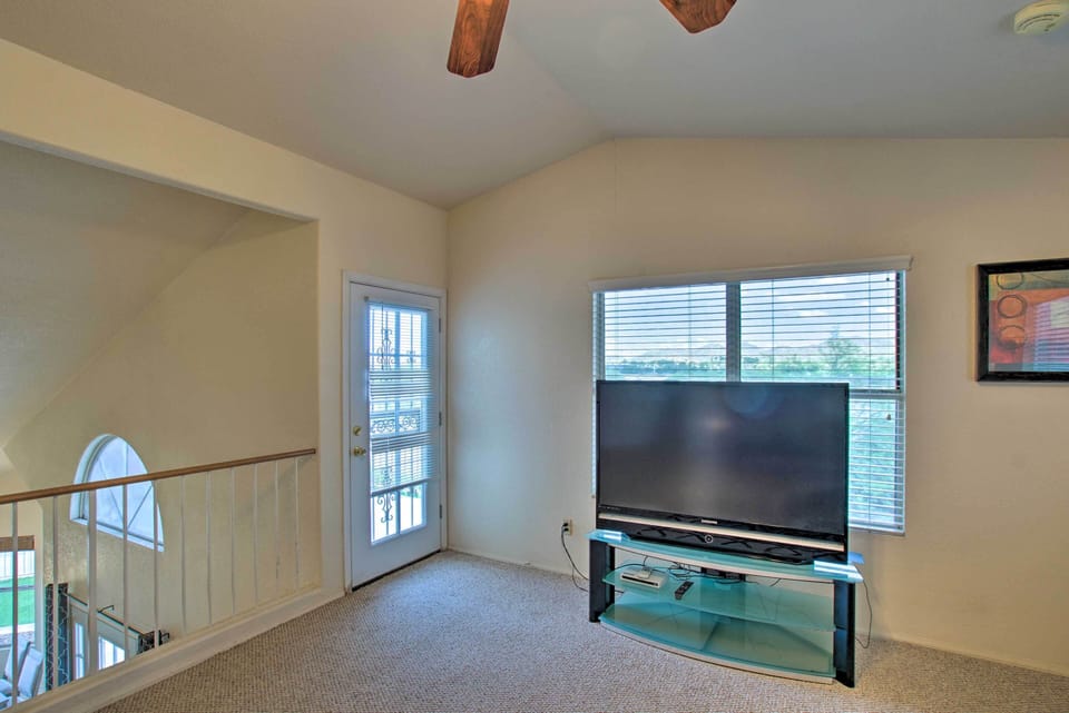 Loft | Cable TV | Balcony Access