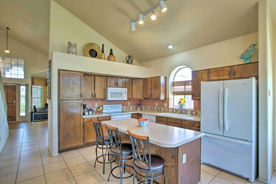 Kitchen | Fully Equipped w/ Cooking Basics