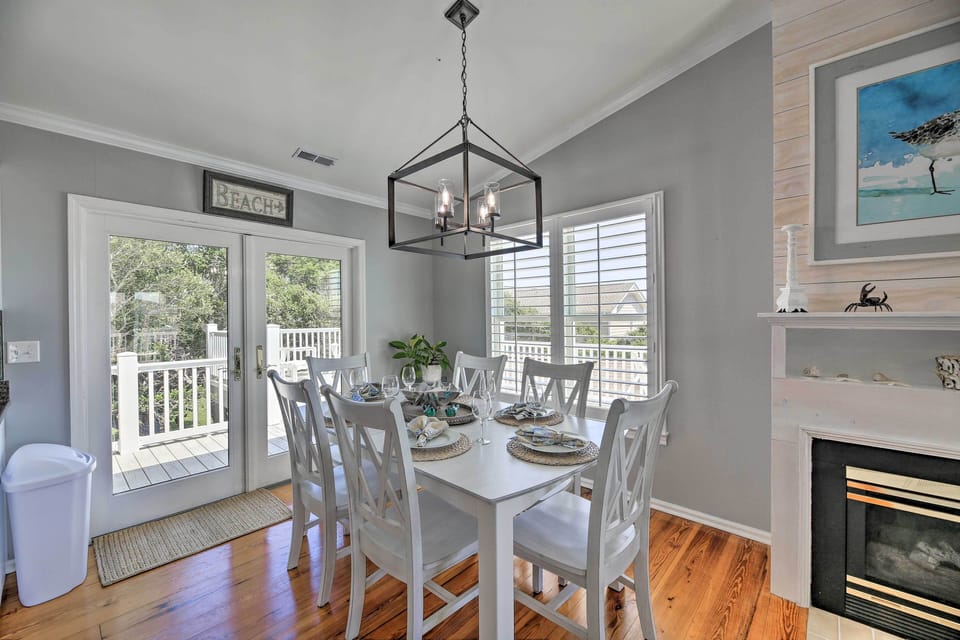 Dining Area | Main Level