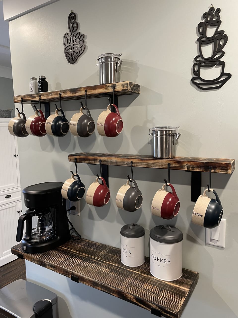 Enjoy the beautiful newly-renovated kitchen with lots of thoughtful finishes