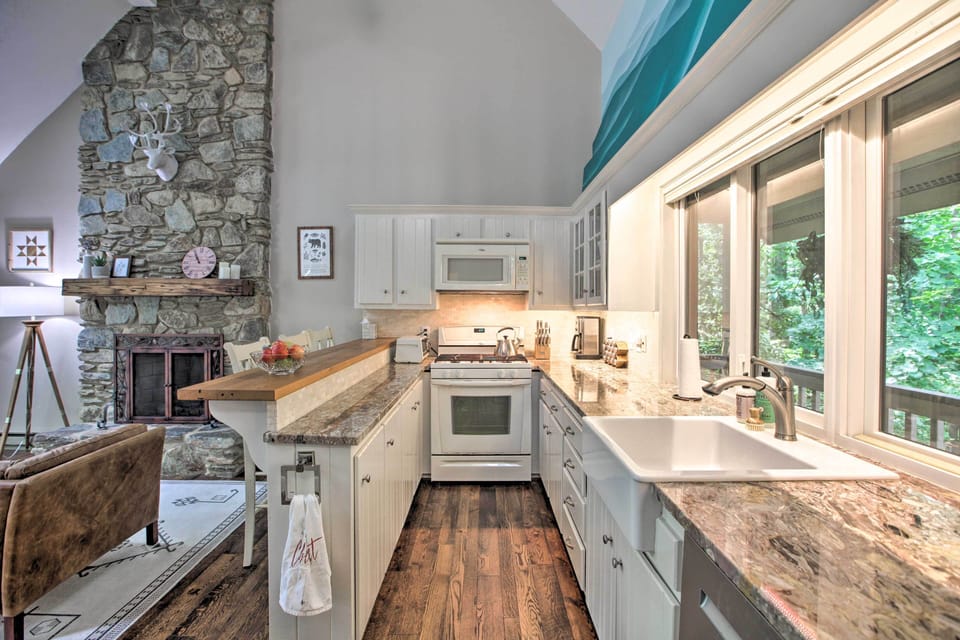Fully Equipped Kitchen | Coffee Grinder | Cooking Utensils