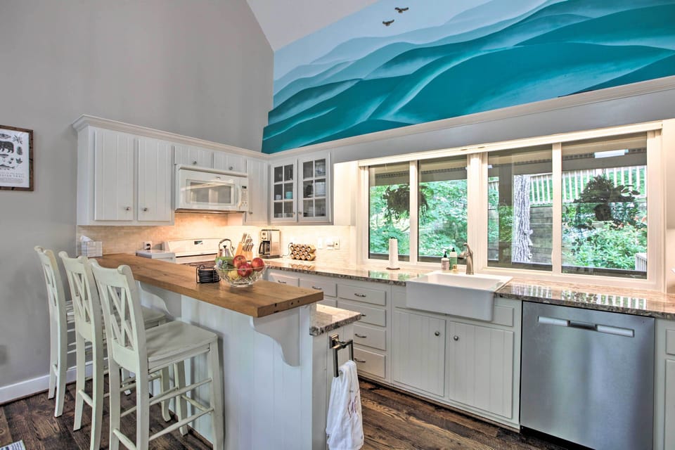 Fully Equipped Kitchen | Ice Maker | Blender