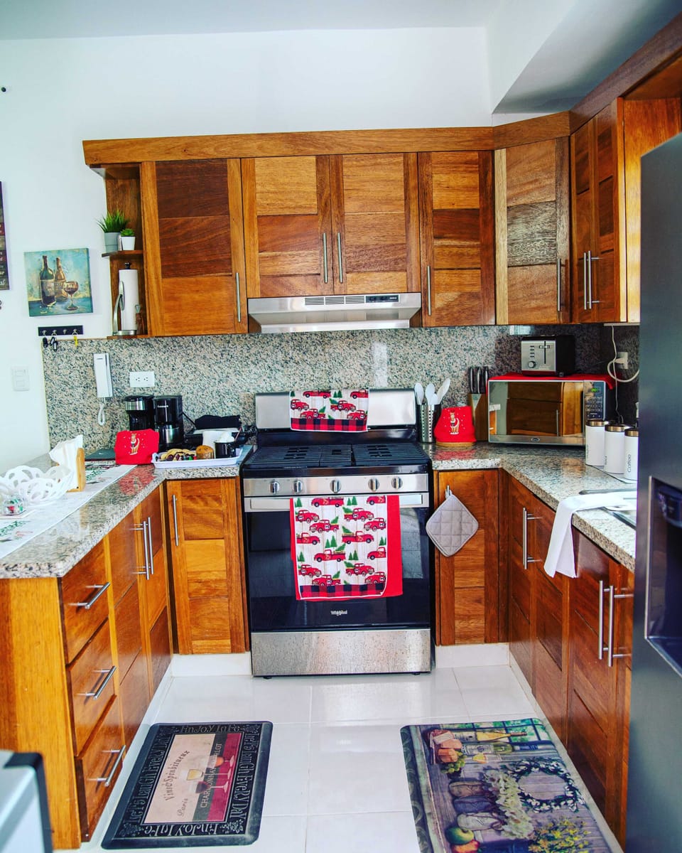 Kitchen with; Microwave, blender, Dispenser water, toaster, fridge, coffee maker