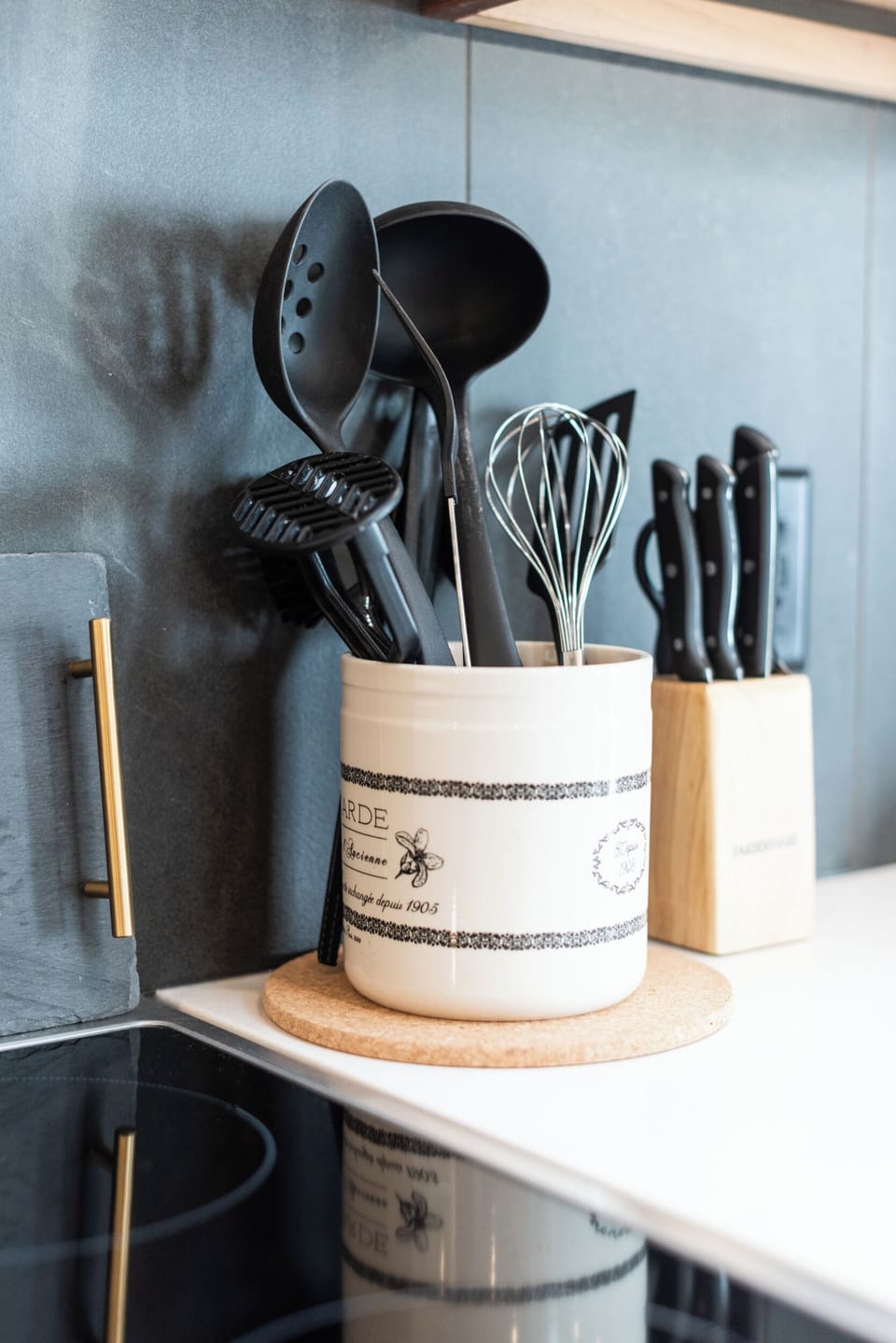 Cutlery for 4, pots & pans, cookie sheets & pyrex casssarole dishes. You're set!