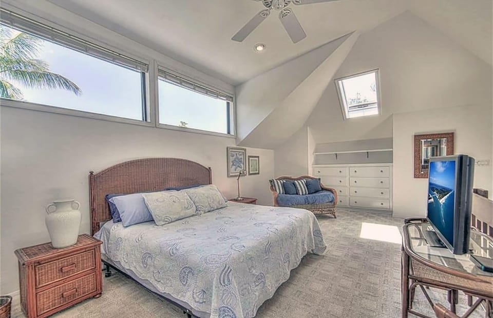 Master Bedroom- 2nd Level